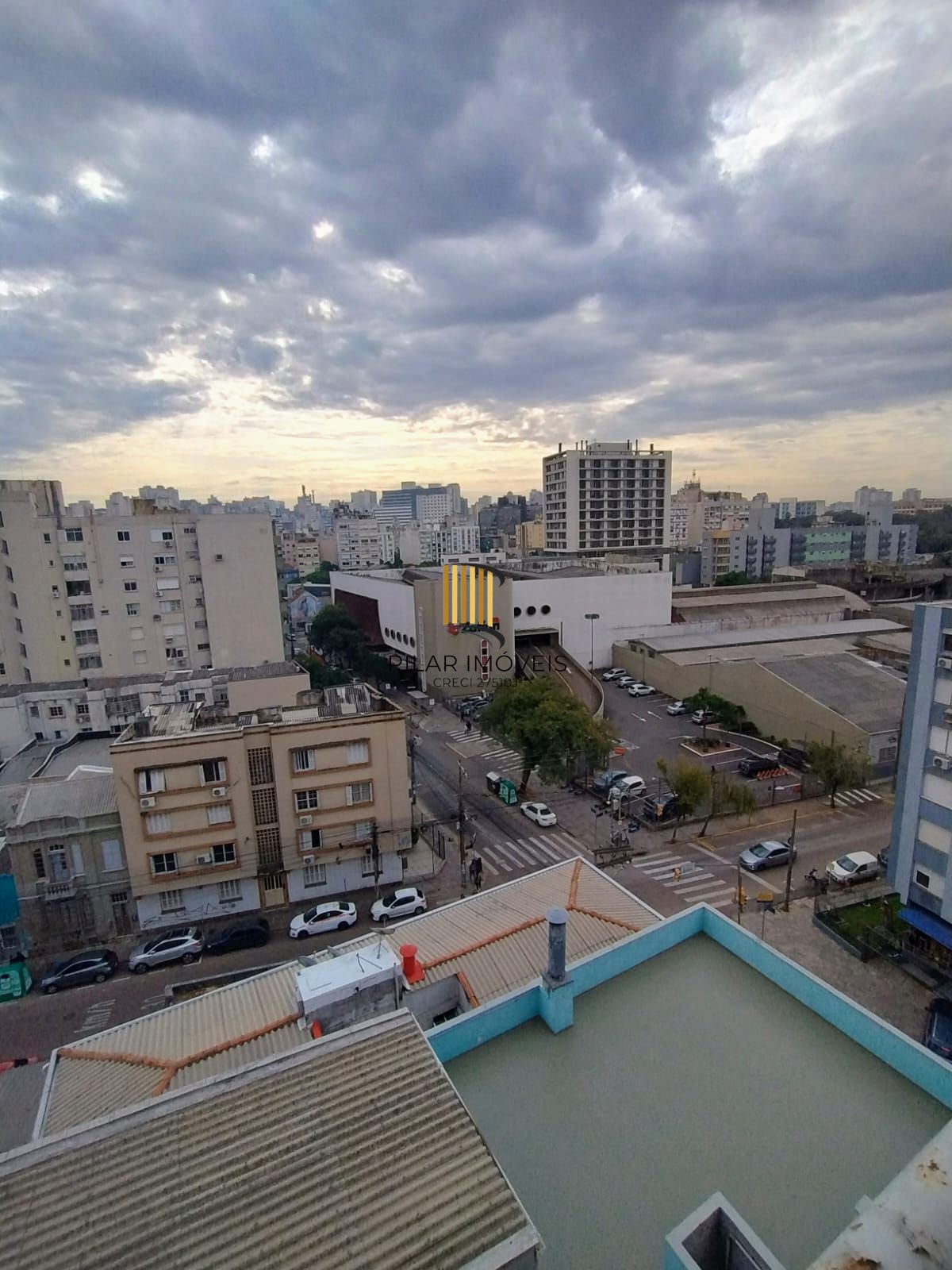 Apartamento 2 quartos, sacada com churrasqueira e  garagem no bairro Cidade Baix