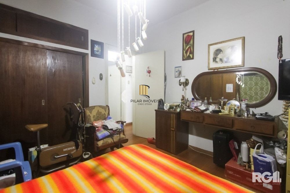 Apartamento de 2 dormitórios em ótima localização na Av. Cristovao colombo.