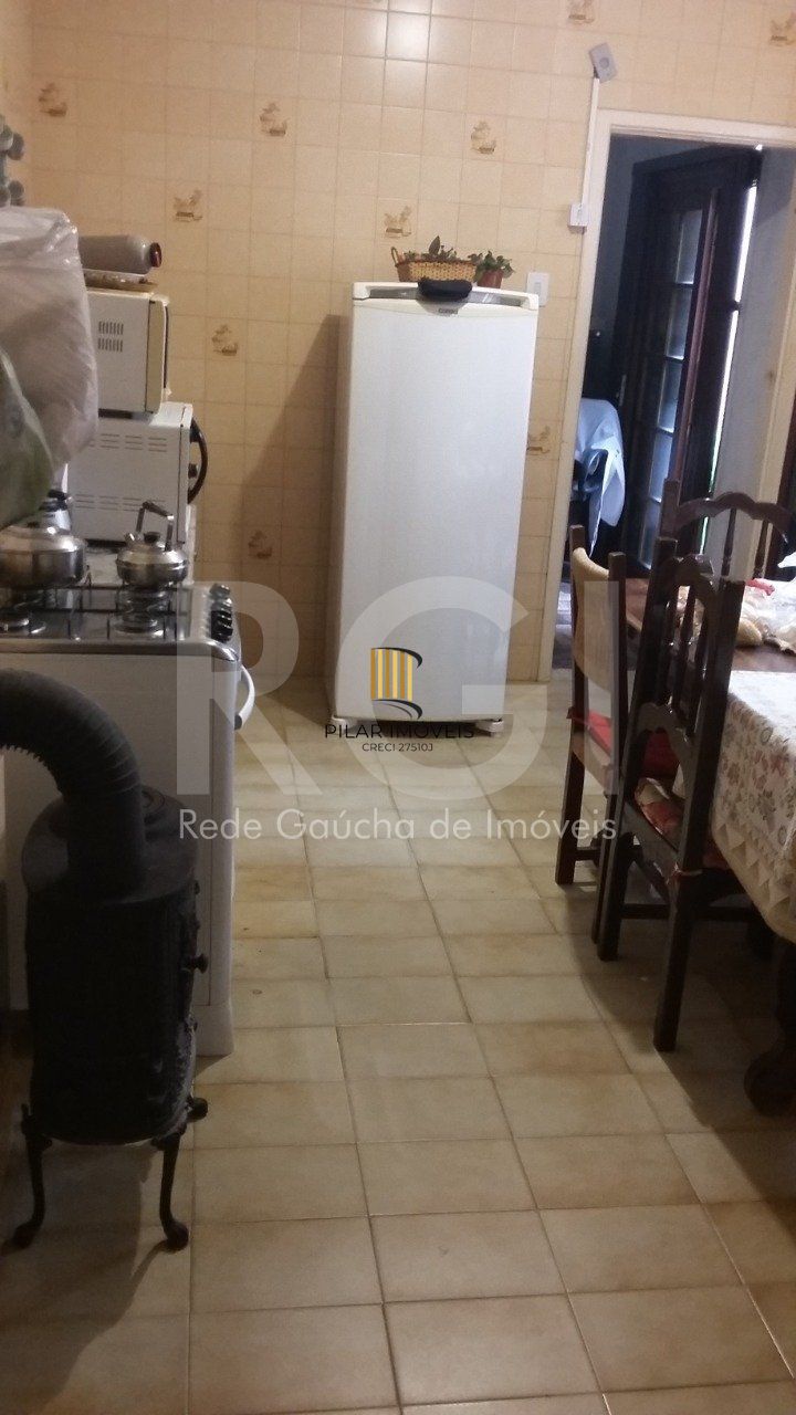 Casa com 4 quartos, 4 banheiros  e amplo pátio no miolo do bairro Cidade Baixa!