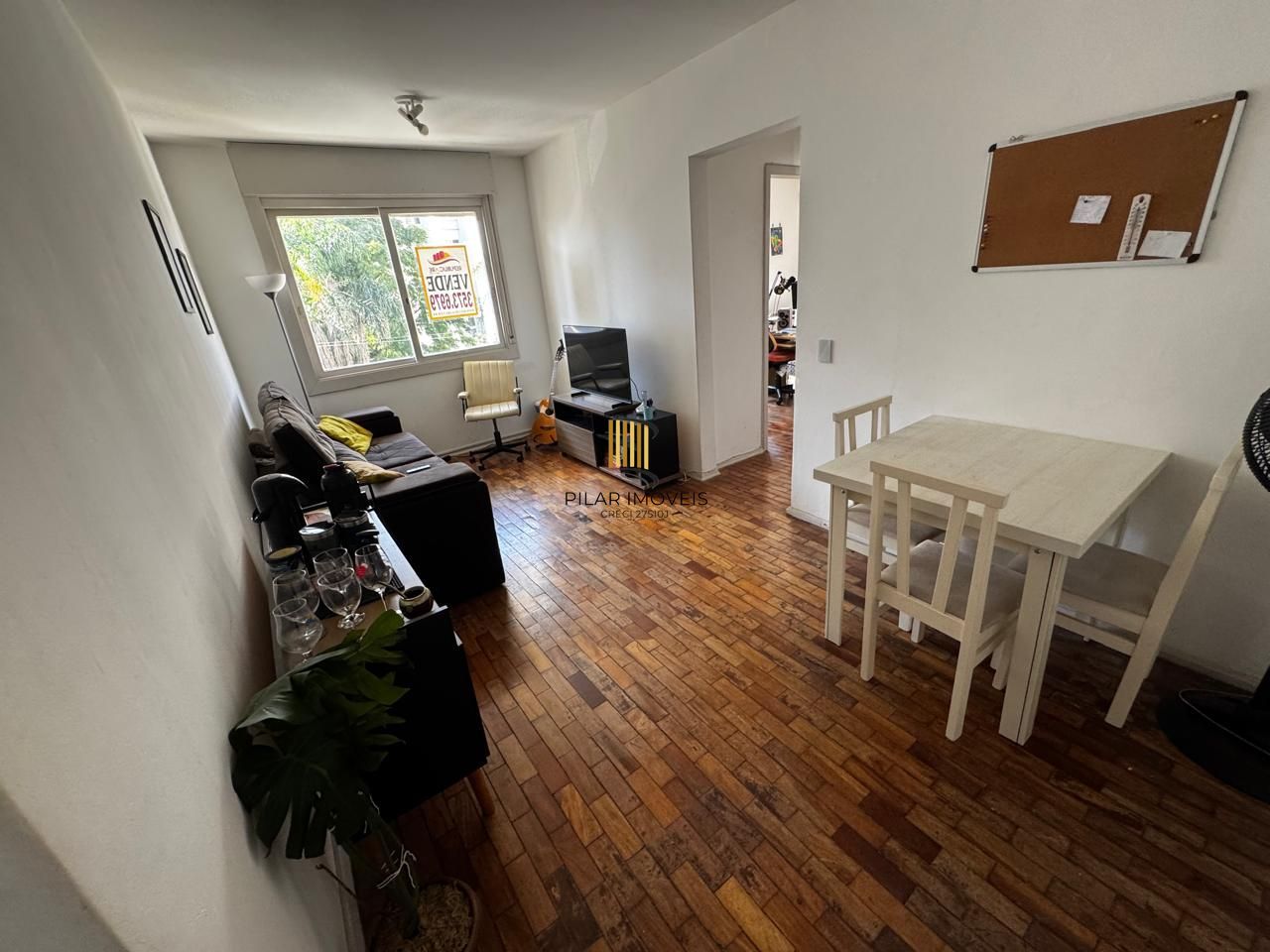 Apartamento de 2 dormitórios, de frente no bairro Menino Deus, em Porto Alegre!