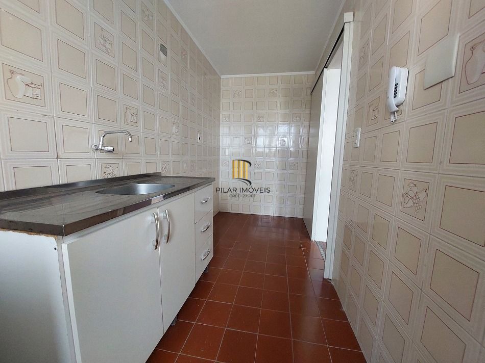 AMPLO APARTAMENTO 1 DORMITÓRIO COM VAGA COBERTA