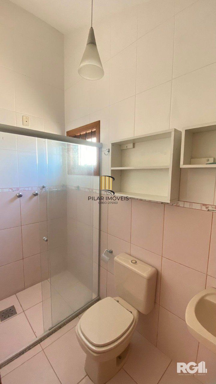 Casa à venda na Rua Martinho Lutero, localizada no bairro Harmonia em Canoas, RS.