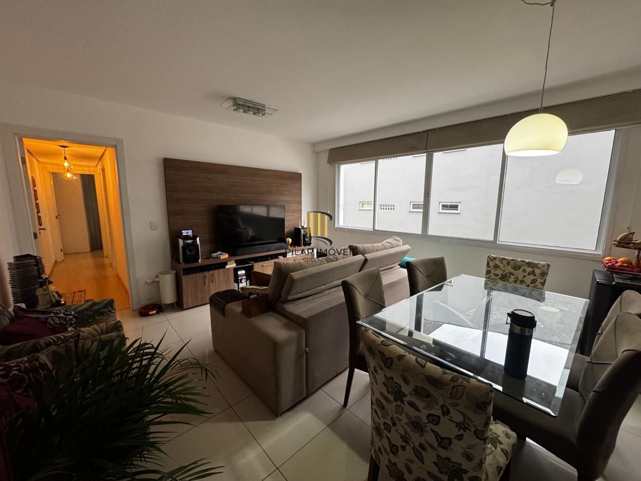 Apartamento semimobiliado à venda no bairro Santana, Porto Alegre