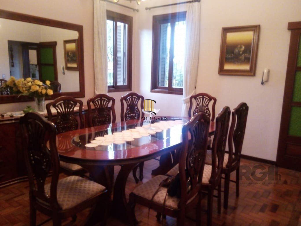 Casa para Venda - 320m², 4 dormitórios, sendo 2 suites, 5 vagas - Santo Antonio