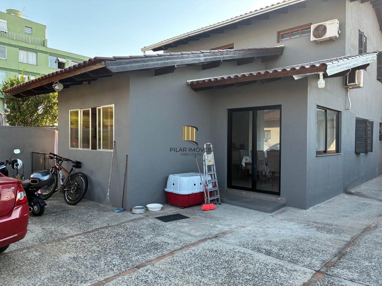 Casa para Venda - 177m², 4 dormitórios, sendo 1 suites, 2 vagas - Partenon