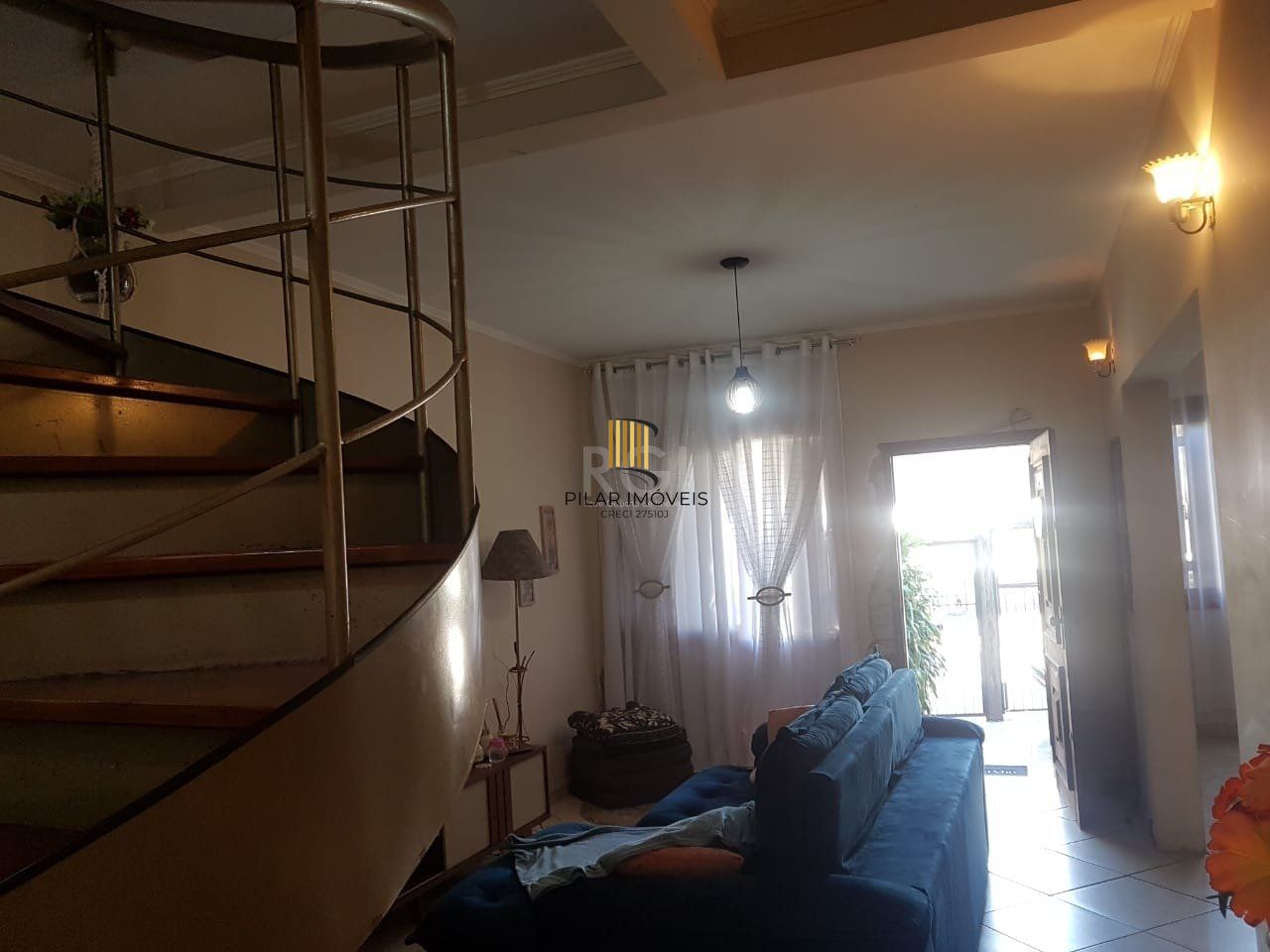 Casa para Venda - 300m², 4 dormitórios, sendo 1 suites, 2 vagas - Glória