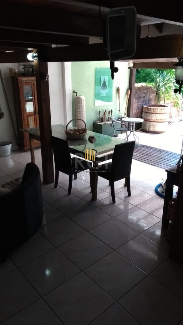 Casa para Venda - 300m², 3 dormitórios, sendo 3 suites, 6 vagas - São Lucas