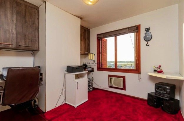 Linda cobertura de 4 dormitórios,1 suíte , 4 banheiros para venda, 4 vagas de garagens cobertas e escrituradas, 1 terraço com deck, piscina e churrasqueira no bairro Jardim Lindóia em Porto Alegre/RS.