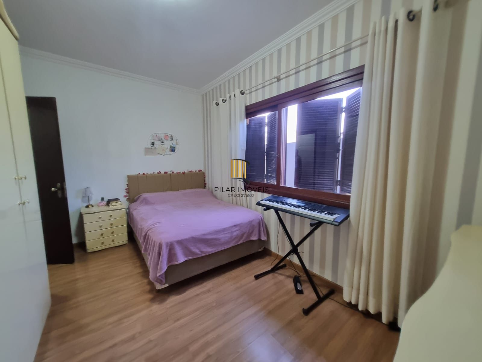 Casa para Venda - 177m², 4 dormitórios, sendo 1 suites, 2 vagas - Partenon