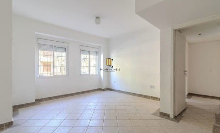Apartamento térreo com 3 dormitórios no bairro Azenha!
