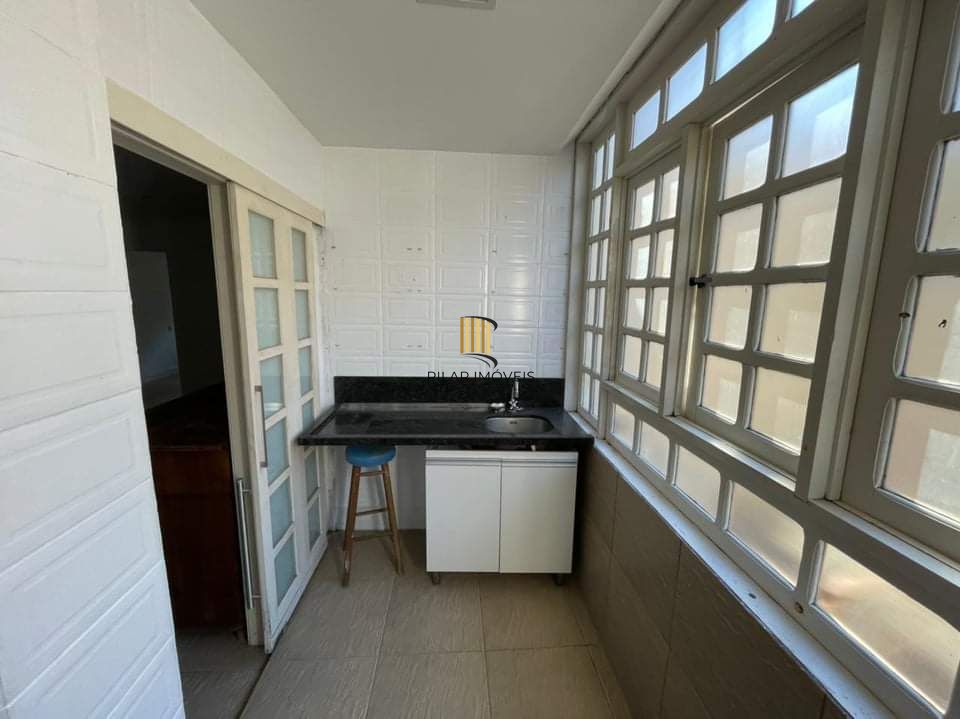 Apartamento de 2 dormitórios com vaga na cidade baixa