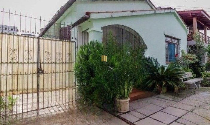 Casa 3 dormitórios no bairro Partenon
