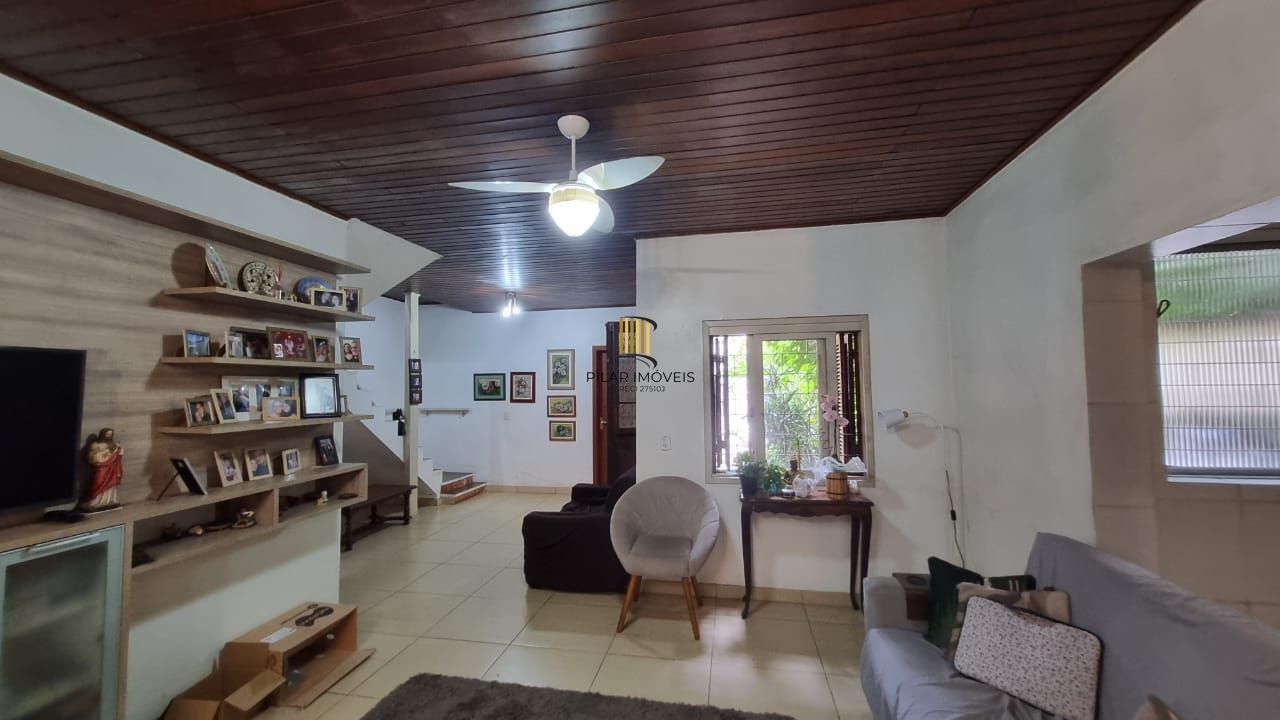 Casa estilo sobrado para venda de 3 dormitórios  com  2 vagas de garagem no bairro Cidade Baixa em Porto Alegre/RS.