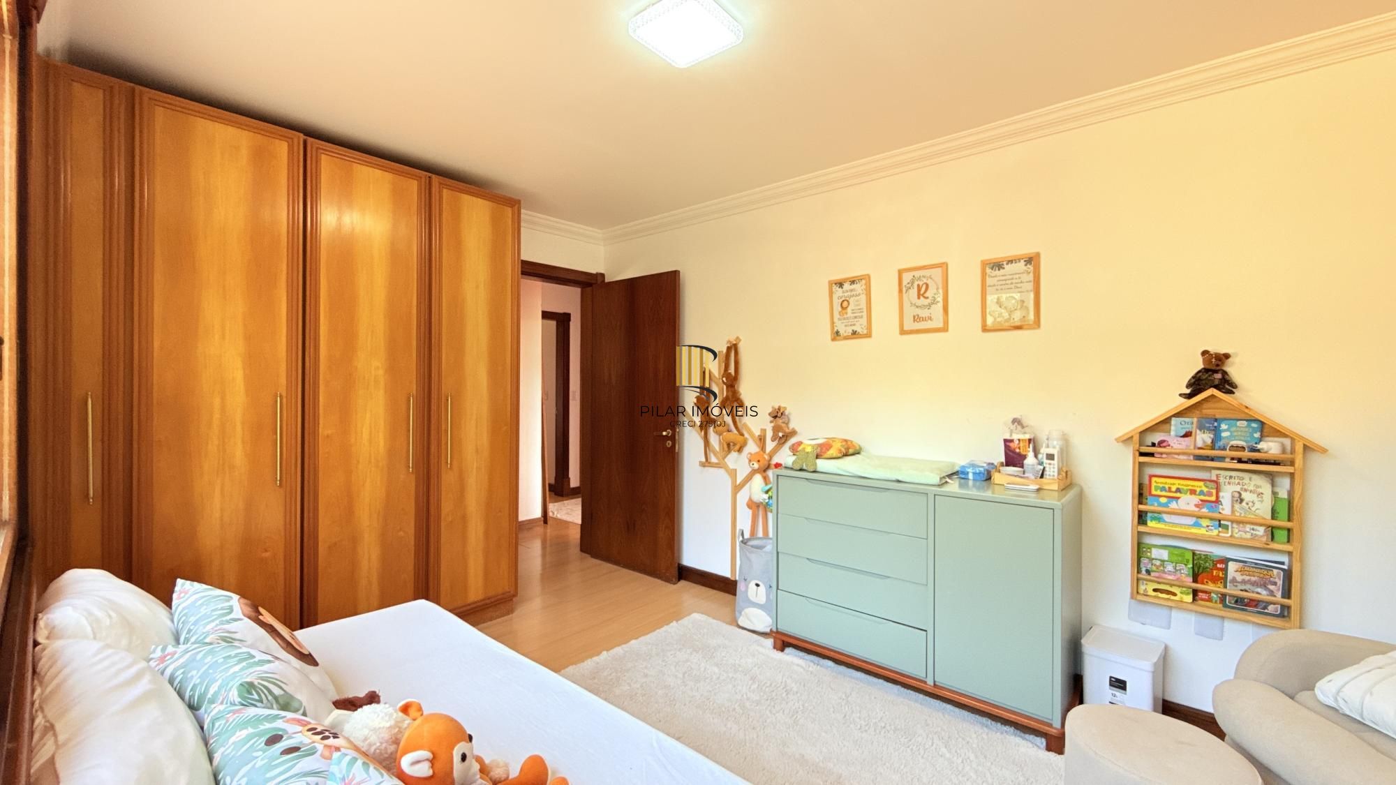 Casa 4 dormitórios no bairro Ipanema