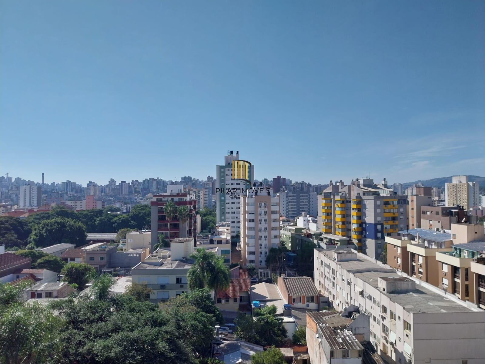 Apartamento de 2 dormitórios com vaga de garagem e sacada no Bairro Santana