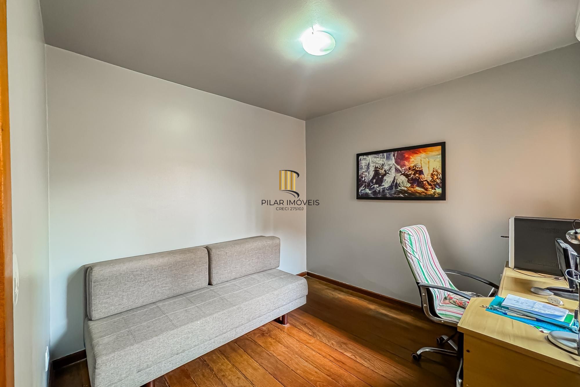 Casa de 3 dormitórios, suíte, 3 banheiros para venda em excelente localização no bairro Chácara das Pedras em Porto Alegre/RS.