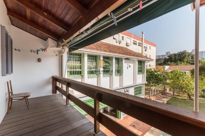 Casa para Venda - 247m², 4 dormitórios, sendo 1 suites, 5 vagas - Glória