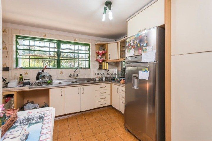 Casa para Venda - 247m², 4 dormitórios, sendo 1 suites, 5 vagas - Glória