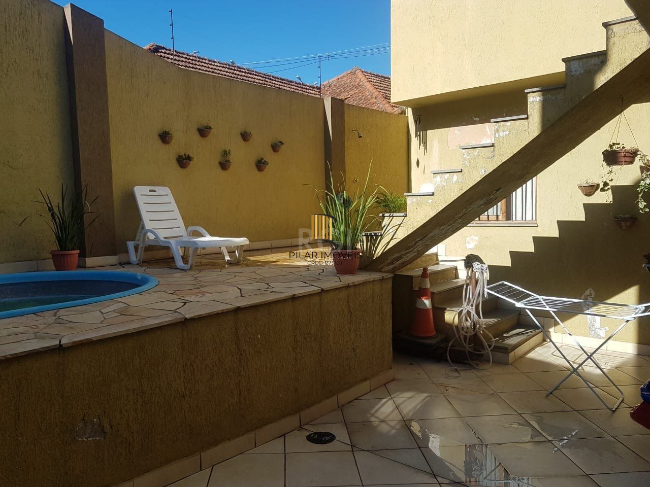 Casa para Venda - 300m², 4 dormitórios, sendo 1 suites, 2 vagas - Glória