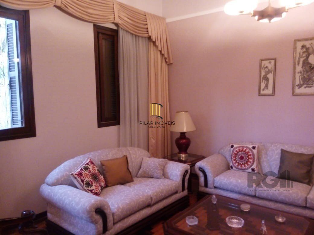 Casa para Venda - 320m², 4 dormitórios, sendo 2 suites, 5 vagas - Santo Antonio