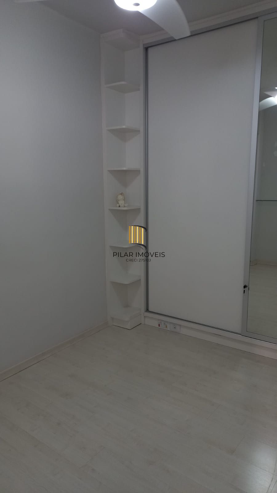 Descubra o charme e o conforto desta kitnet incrível para venda transformada em 1 dormitório no bairro Centro Histórico em Porto Alegre/RS.