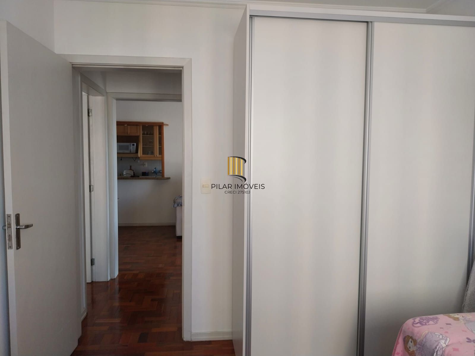Apartamento de 2 dormitórios com vaga de garagem e sacada no Bairro Santana