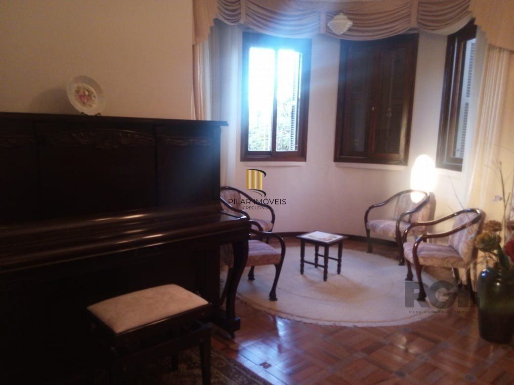Casa para Venda - 320m², 4 dormitórios, sendo 2 suites, 5 vagas - Santo Antonio
