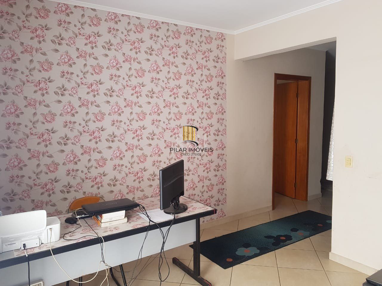Casa para Venda - 300m², 4 dormitórios, sendo 1 suites, 2 vagas - Glória