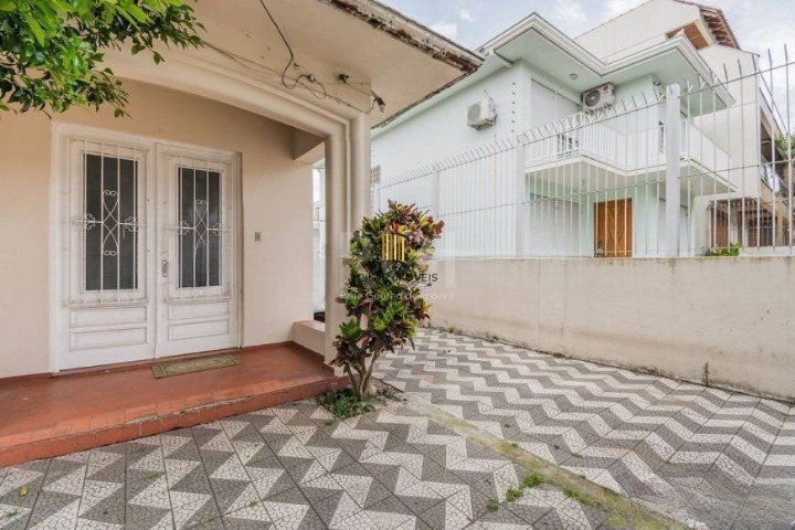 Casa para Venda - 290m², 3 dormitórios, 4 vagas - Santo Antonio