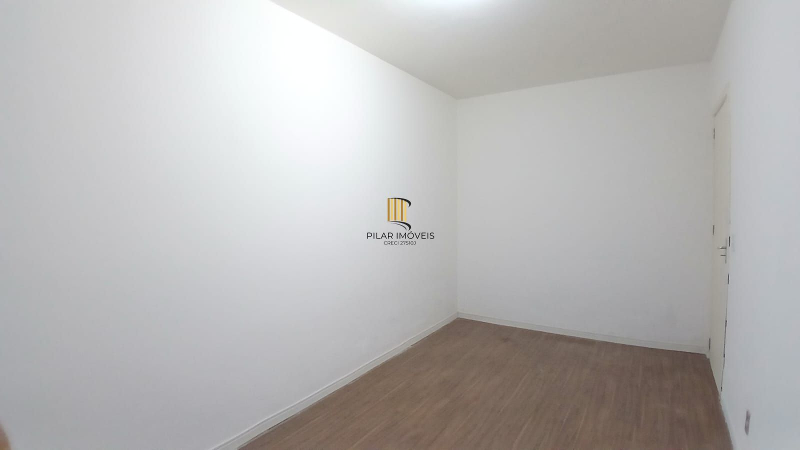 Apartamento de 02 dormitórios no bairro Jardim Botânico.