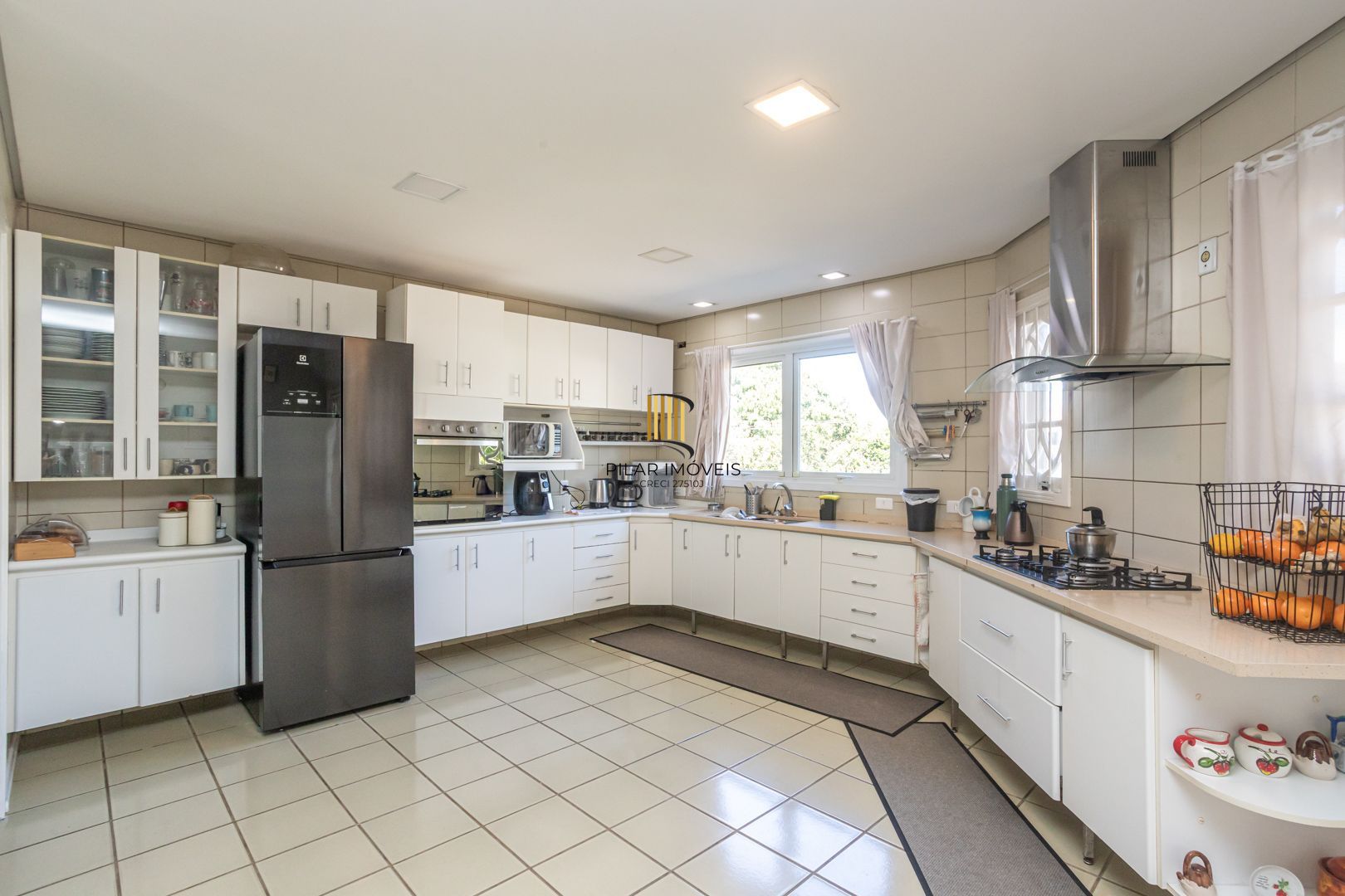 Casa 4 dormitórios no bairro Igara