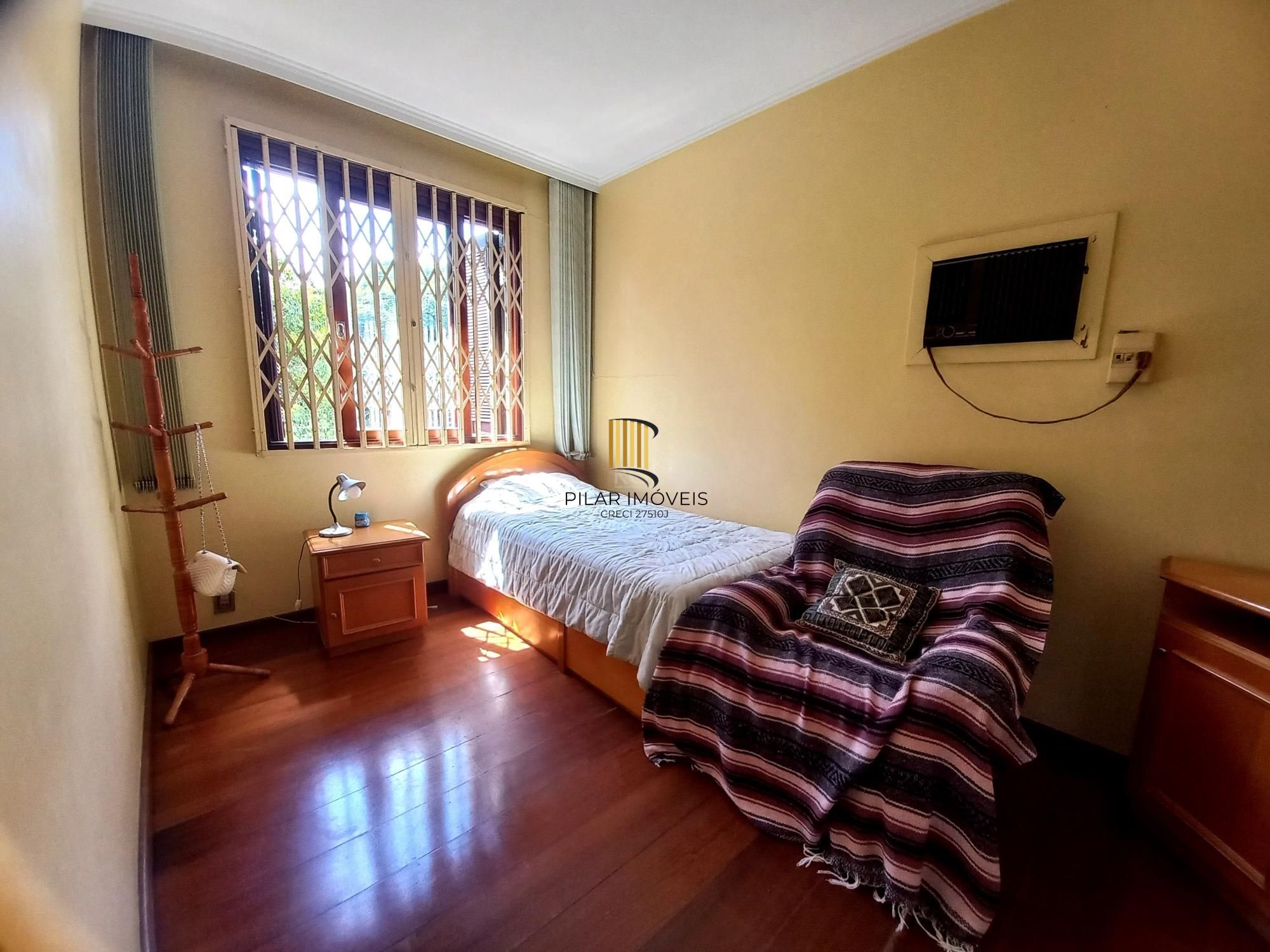 Casa para Venda - 300m², 4 dormitórios, sendo 1 suites, 2 vagas - Santana
