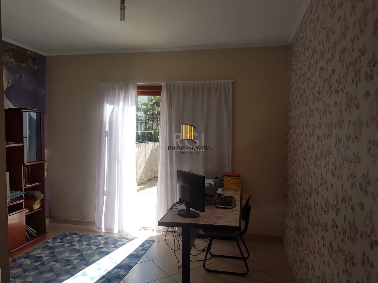 Casa para Venda - 300m², 4 dormitórios, sendo 1 suites, 2 vagas - Glória