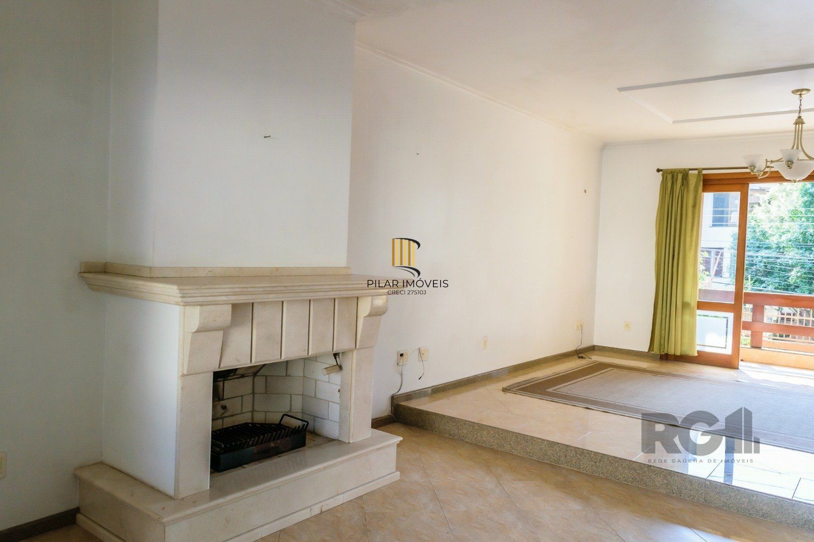 Casa 3 dormitórios no bairro Chácara das Pedras