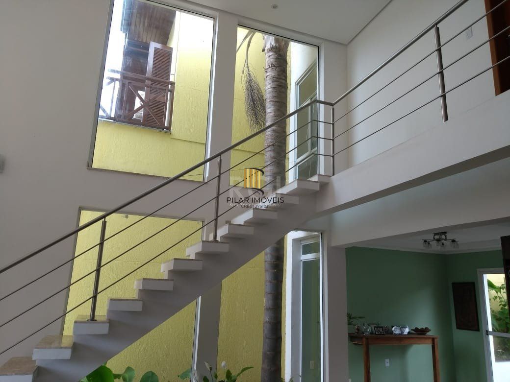 Casa para Venda - 300m², 3 dormitórios, sendo 3 suites, 6 vagas - São Lucas