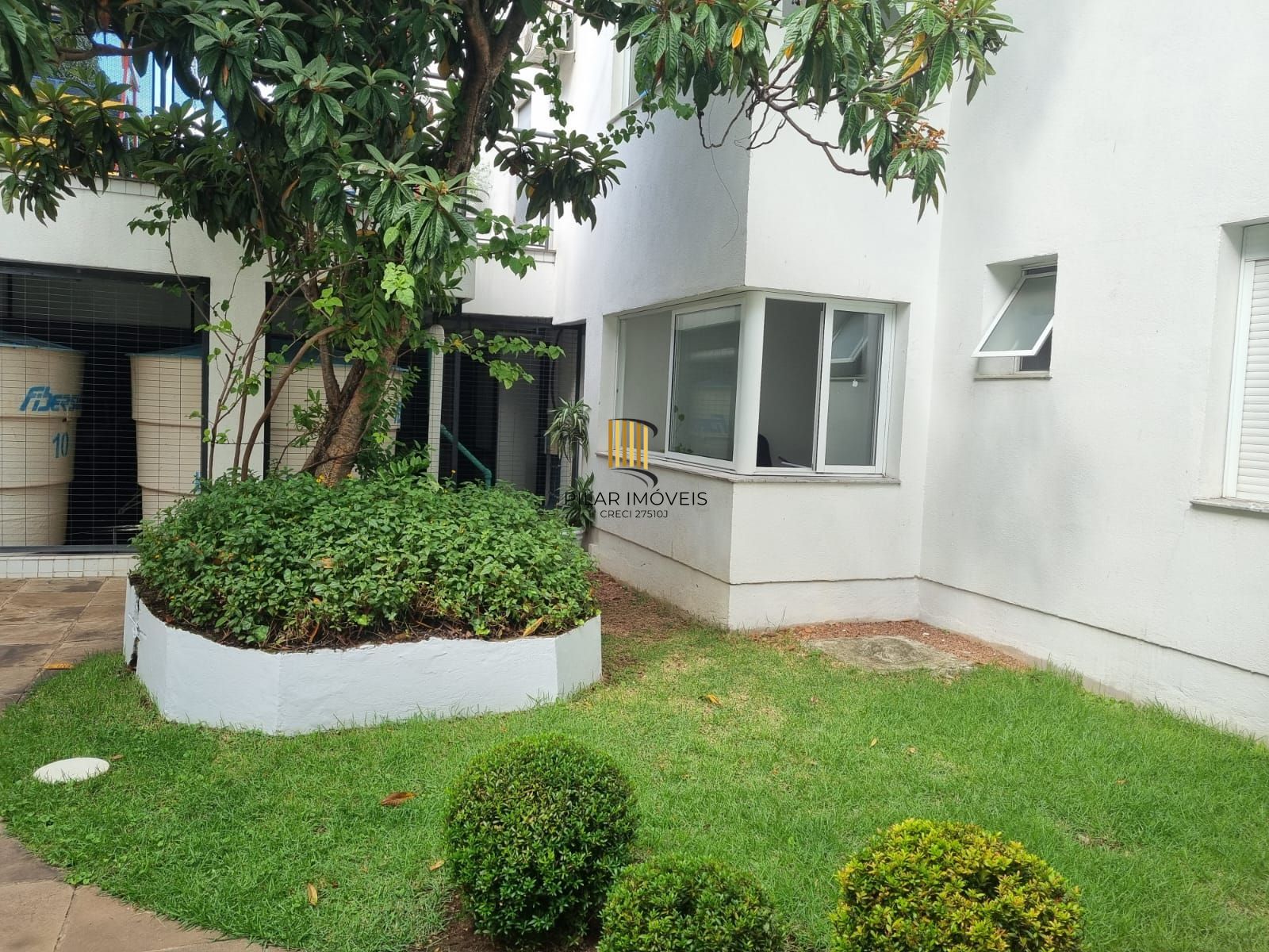 Apartamento de 2 dormitórios com vaga no Bairro Santana
