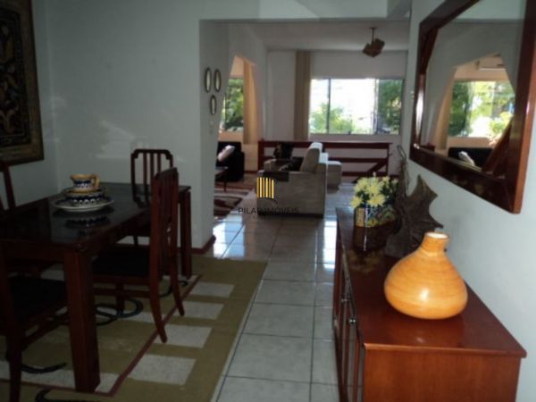 Casa para Venda - 450m², 3 dormitórios, 1 vaga - Floresta