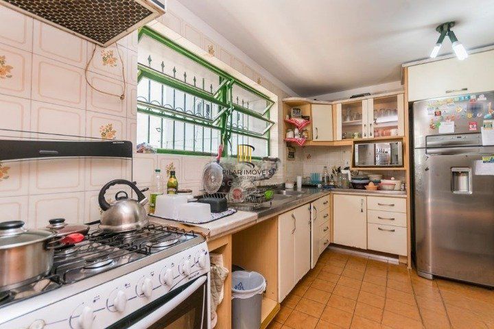Casa para Venda - 247m², 4 dormitórios, sendo 1 suites, 5 vagas - Glória