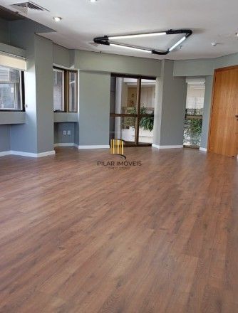 Oportunidade de Investimento. Sala Comercial para venda já locada no bairro Moinhos de Vento. Invista com segurança e rentabilidade imediata.