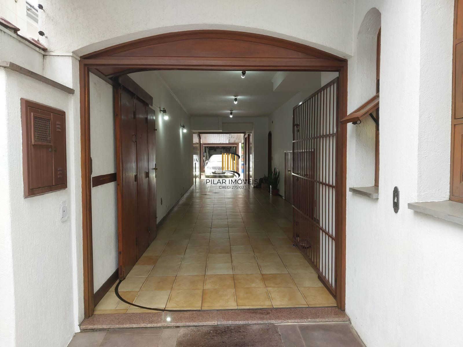Casa 5 dormitórios no bairro Santana