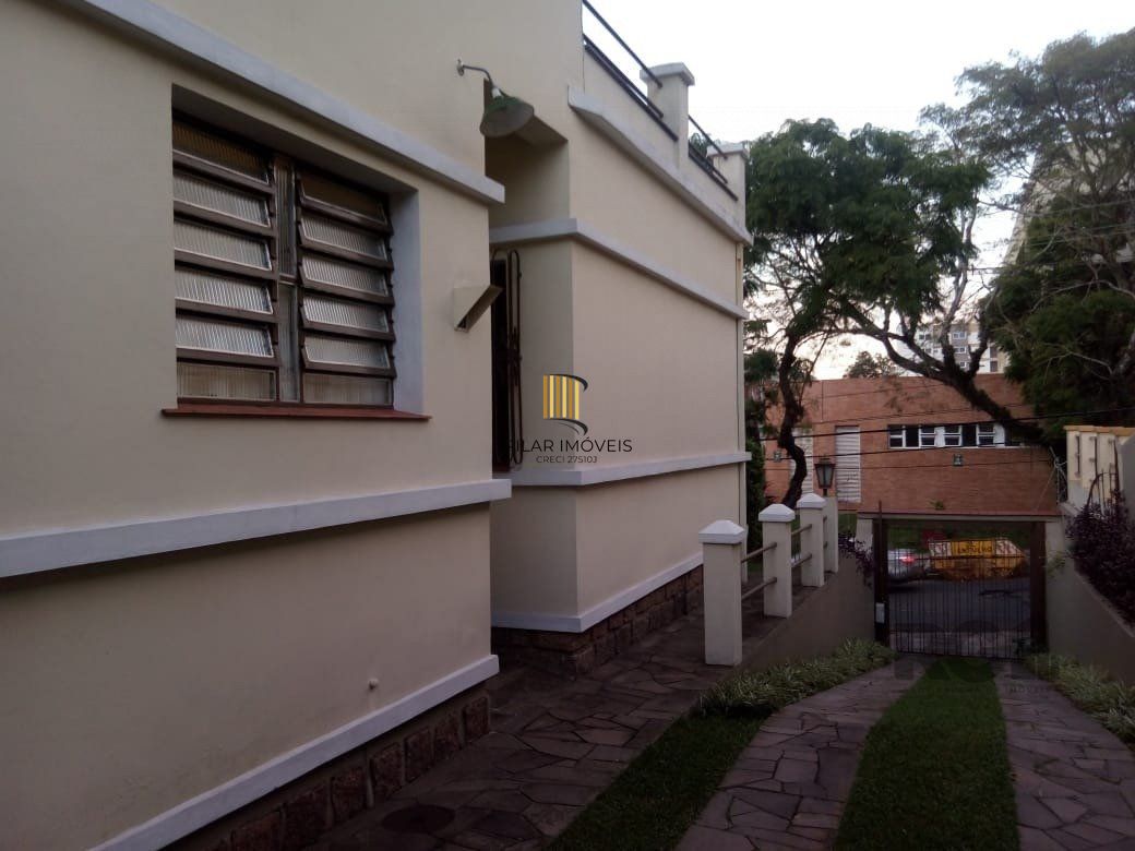 Casa para Venda - 320m², 4 dormitórios, sendo 2 suites, 5 vagas - Santo Antonio