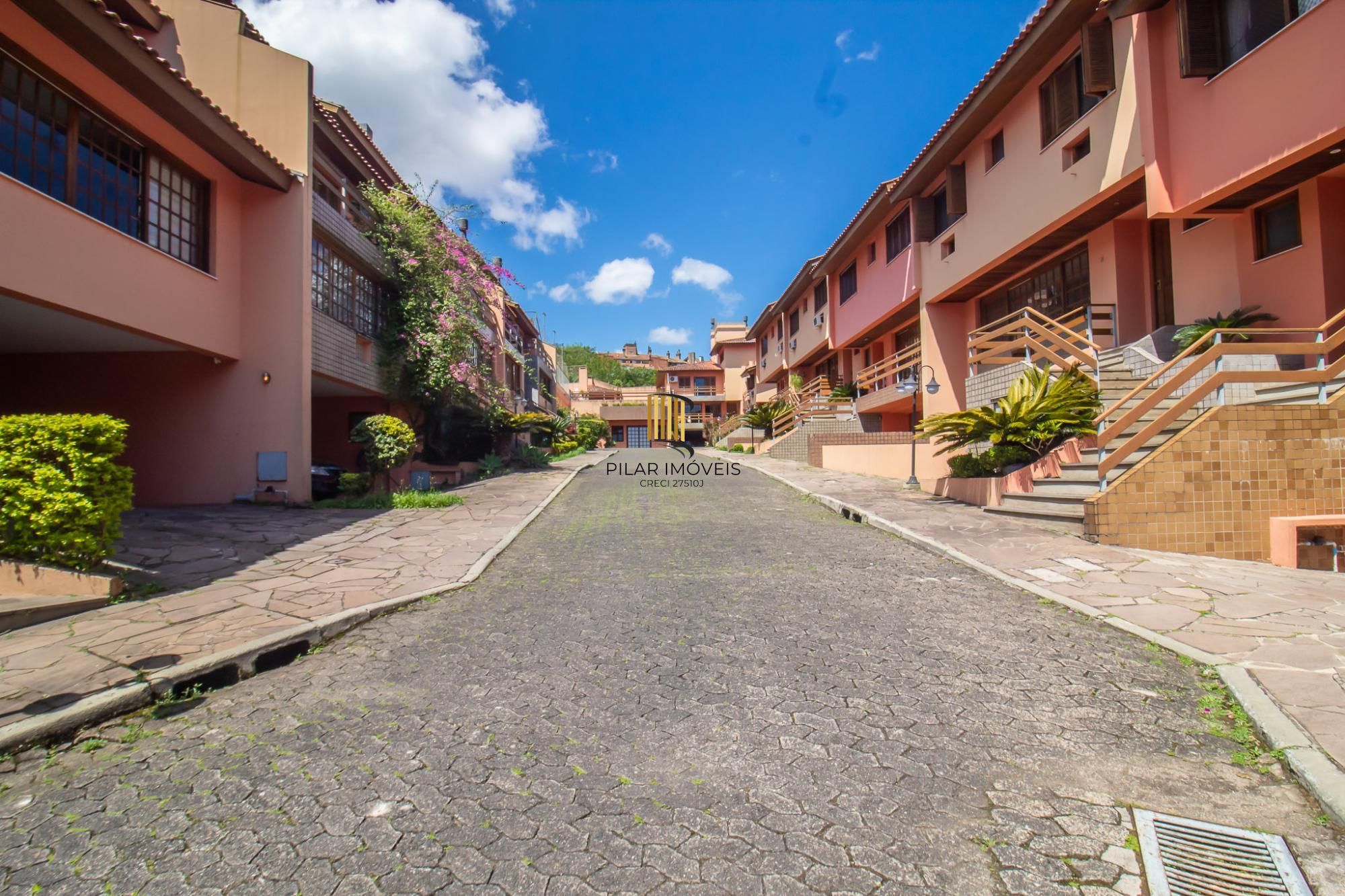 Casa de Condomínio 3 dormitórios no bairro Menino Deus