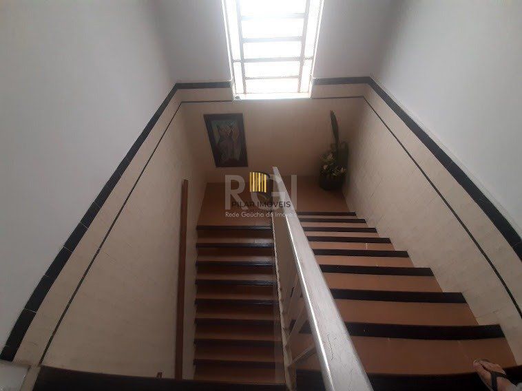 Casa para Venda - 243m², 3 dormitórios, 5 vagas - Medianeira