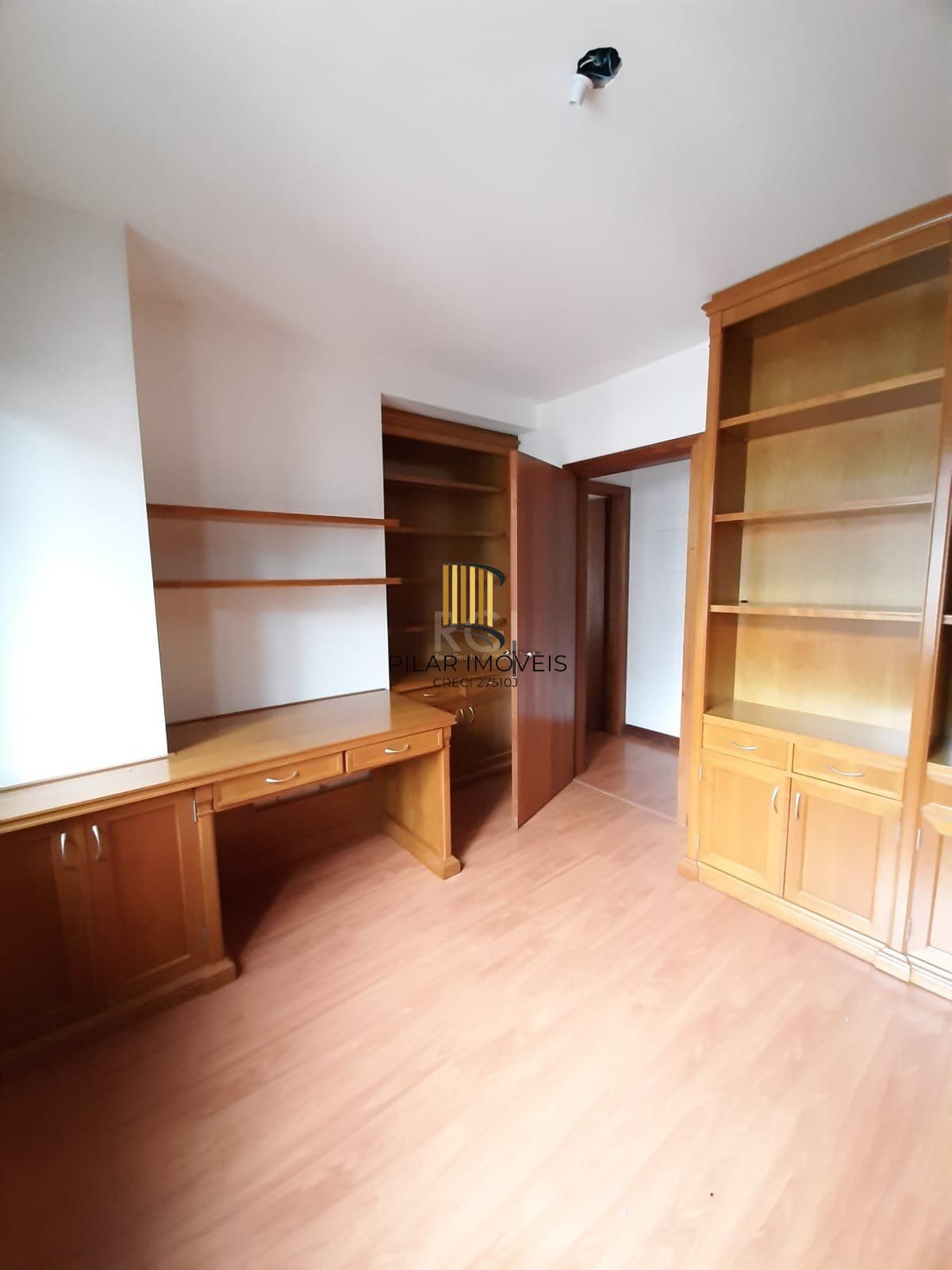 Apartamento para Venda - 181.63m², 3 dormitórios, sendo 1 suites, 2 vagas - Menino Deus