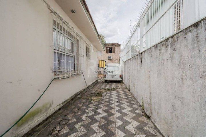 Casa para Venda - 290m², 3 dormitórios, 4 vagas - Santo Antonio