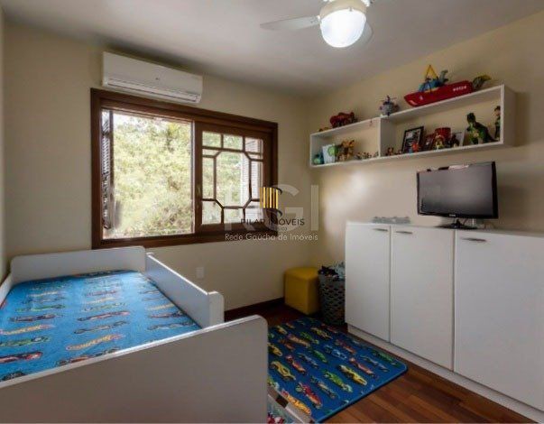 Casa para Venda - 250m², 5 dormitórios, sendo 1 suites, 4 vagas - Sarandi