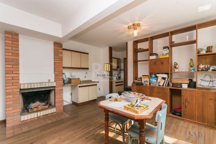 Casa para Venda - 247m², 4 dormitórios, sendo 1 suites, 5 vagas - Glória