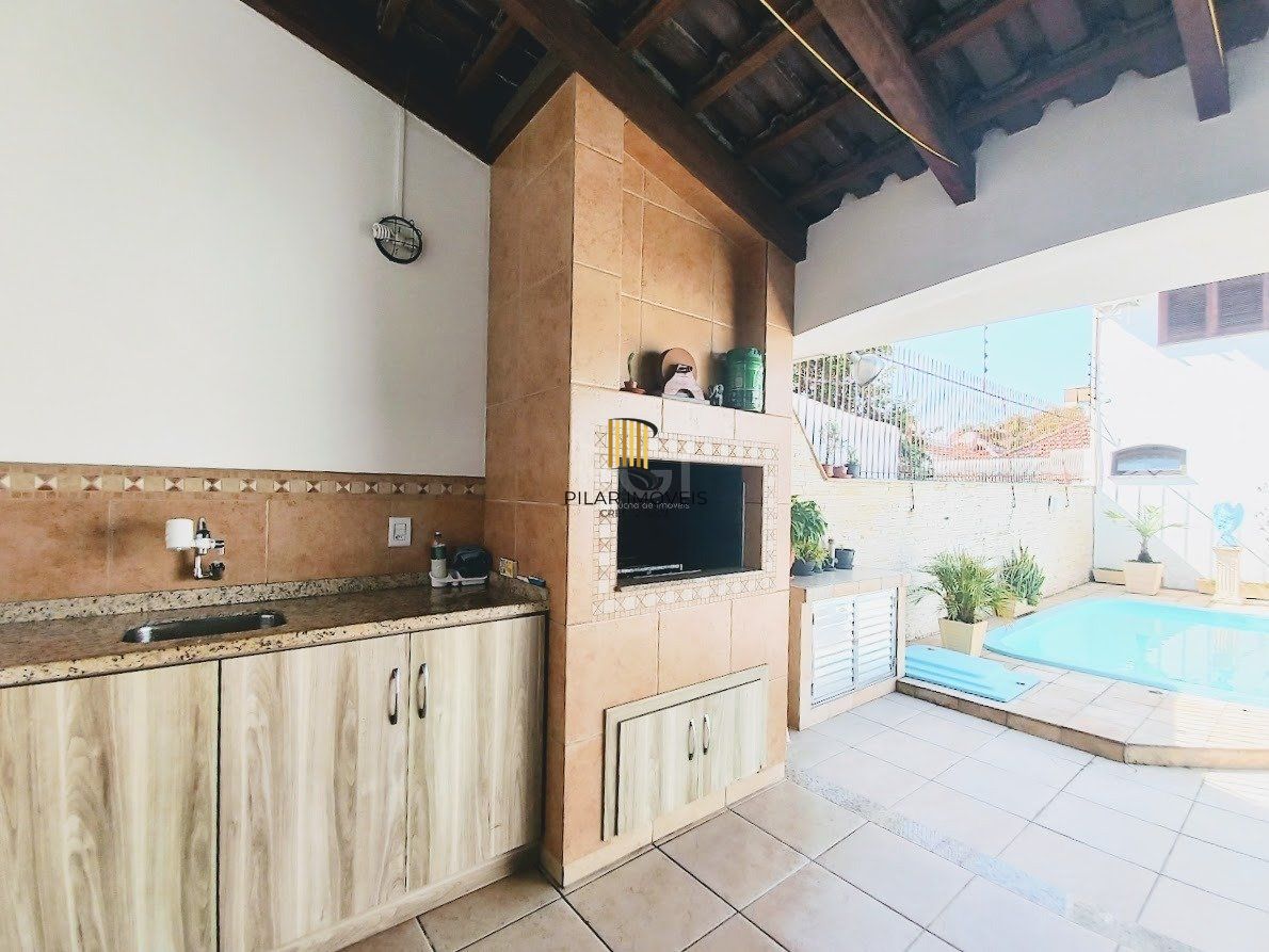 Casa 5 dormitórios no bairro Santana