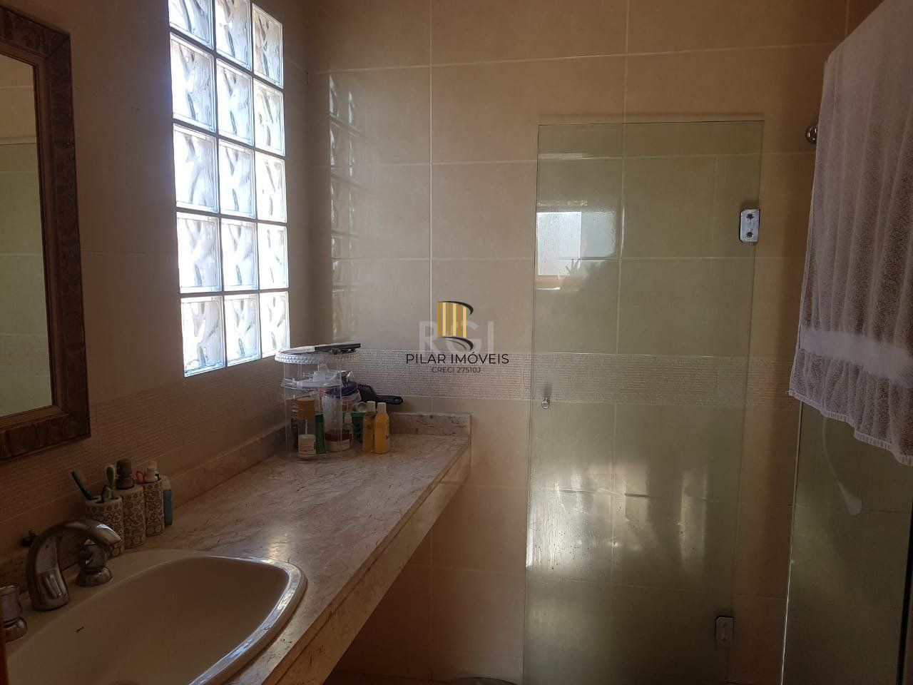 Casa para Venda - 300m², 4 dormitórios, sendo 1 suites, 2 vagas - Glória