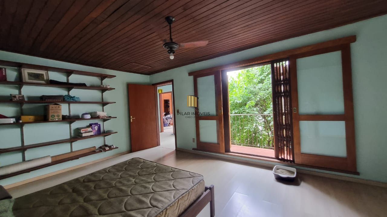 Casa estilo sobrado para venda de 3 dormitórios  com  2 vagas de garagem no bairro Cidade Baixa em Porto Alegre/RS.